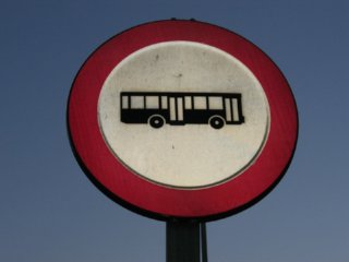 PROHIBIDO AUTOBUS  CIRCULACION URBANA EMPRESA